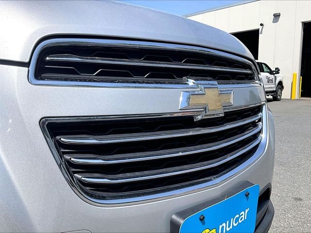 Used 2016 Silver Chevrolet LS image 29