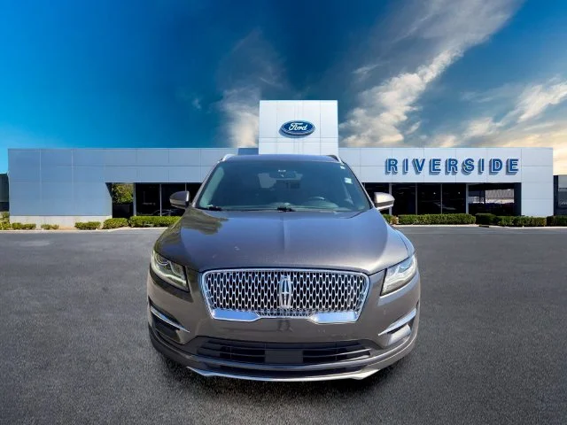 Used 2019 Magnetic Gray Metallic Lincoln Standard image 2