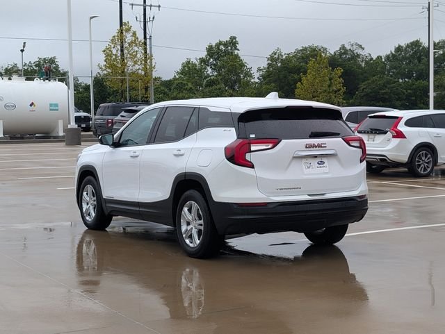 Used 2024 White GMC SLE image 4