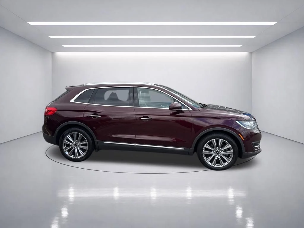 Used 2018 Burgundy Velvet Metallic Tinted Clearcoat Lincoln Reserve image 8