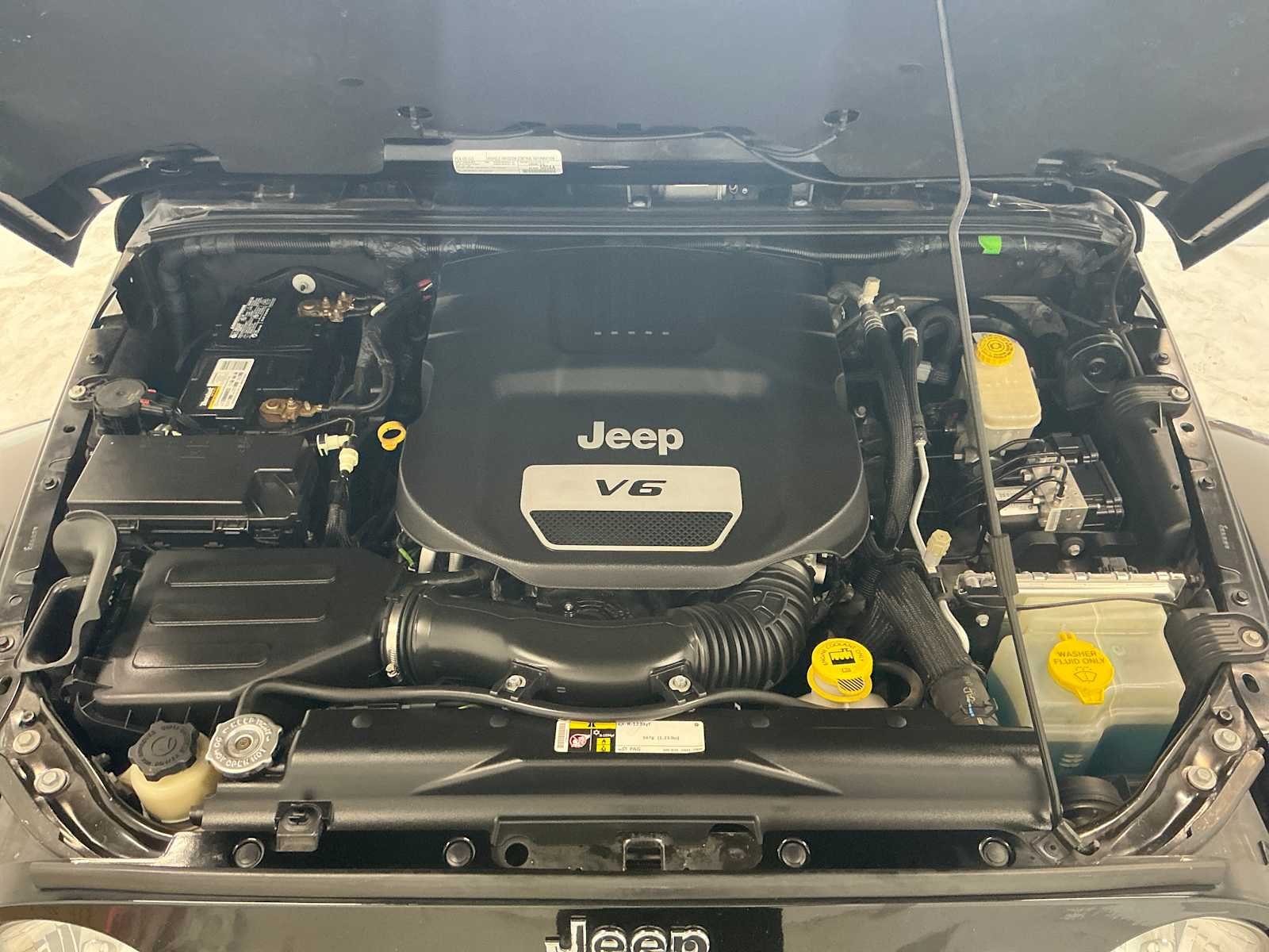 Used 2016 Black Clearcoat Jeep Sahara image 22