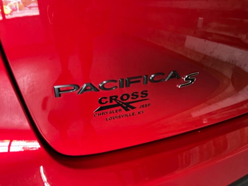 Used 2026 Red Chrysler Limited image 17