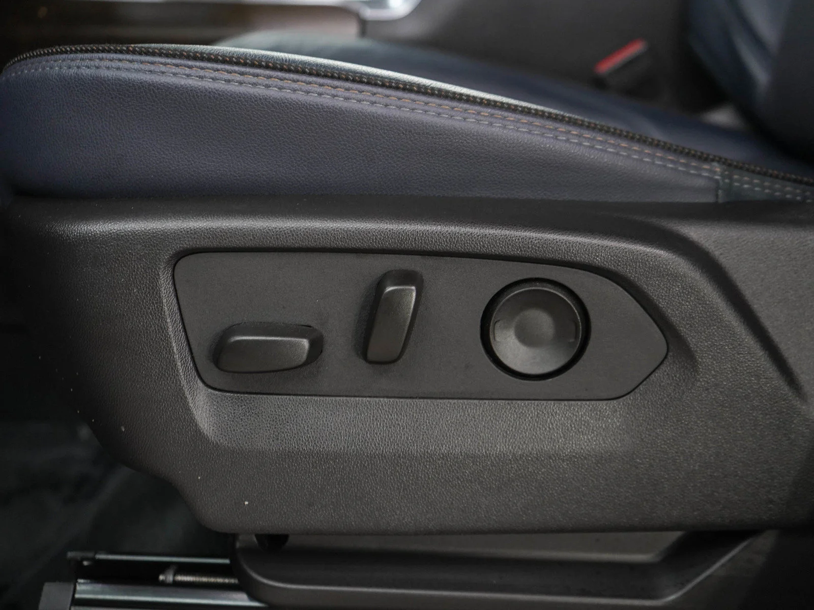 Used 2025 Black Chevrolet High Country image 26