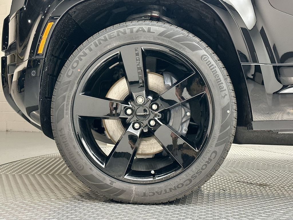New 2026 Santorini Black Land Rover X-Dynamic SE image 5
