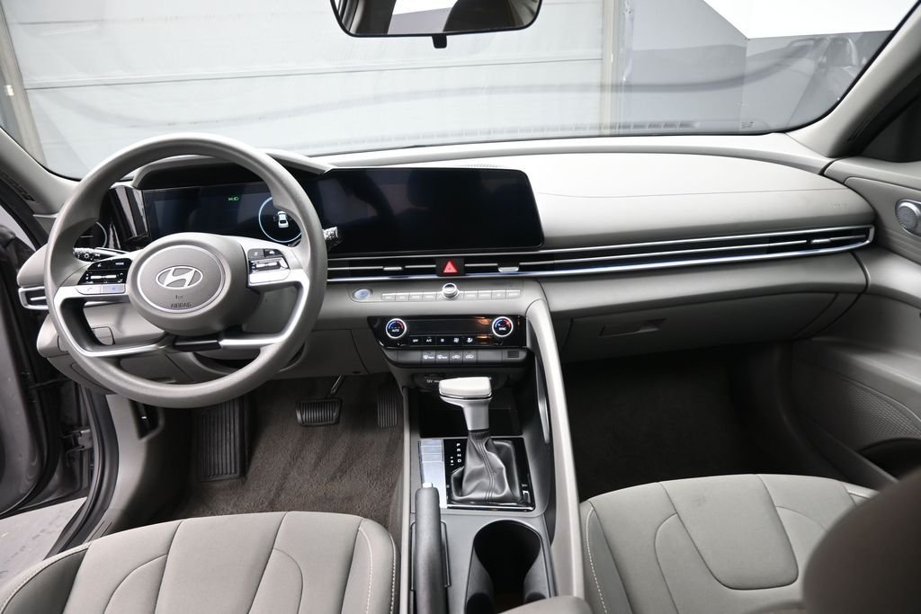 Used 2024 Silver Hyundai SEL image 25