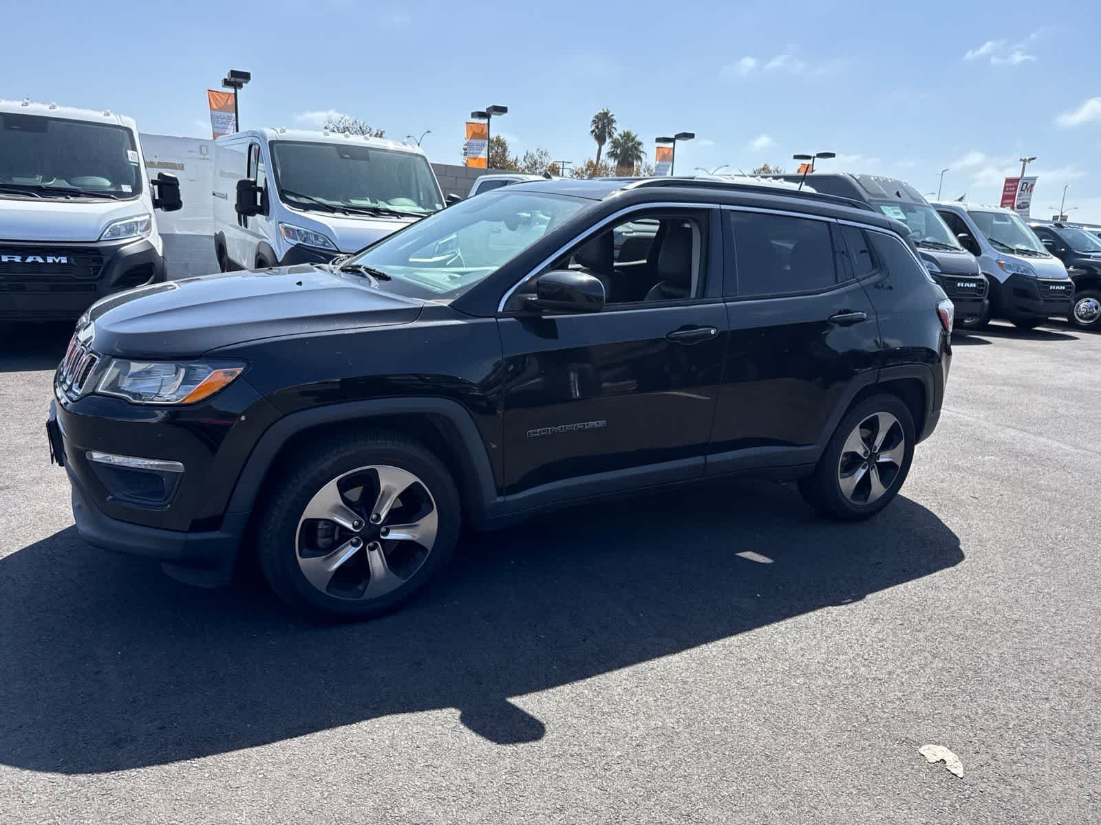 Used 2017 Diamond Black Crystal Pearlcoat Jeep Latitude image 17