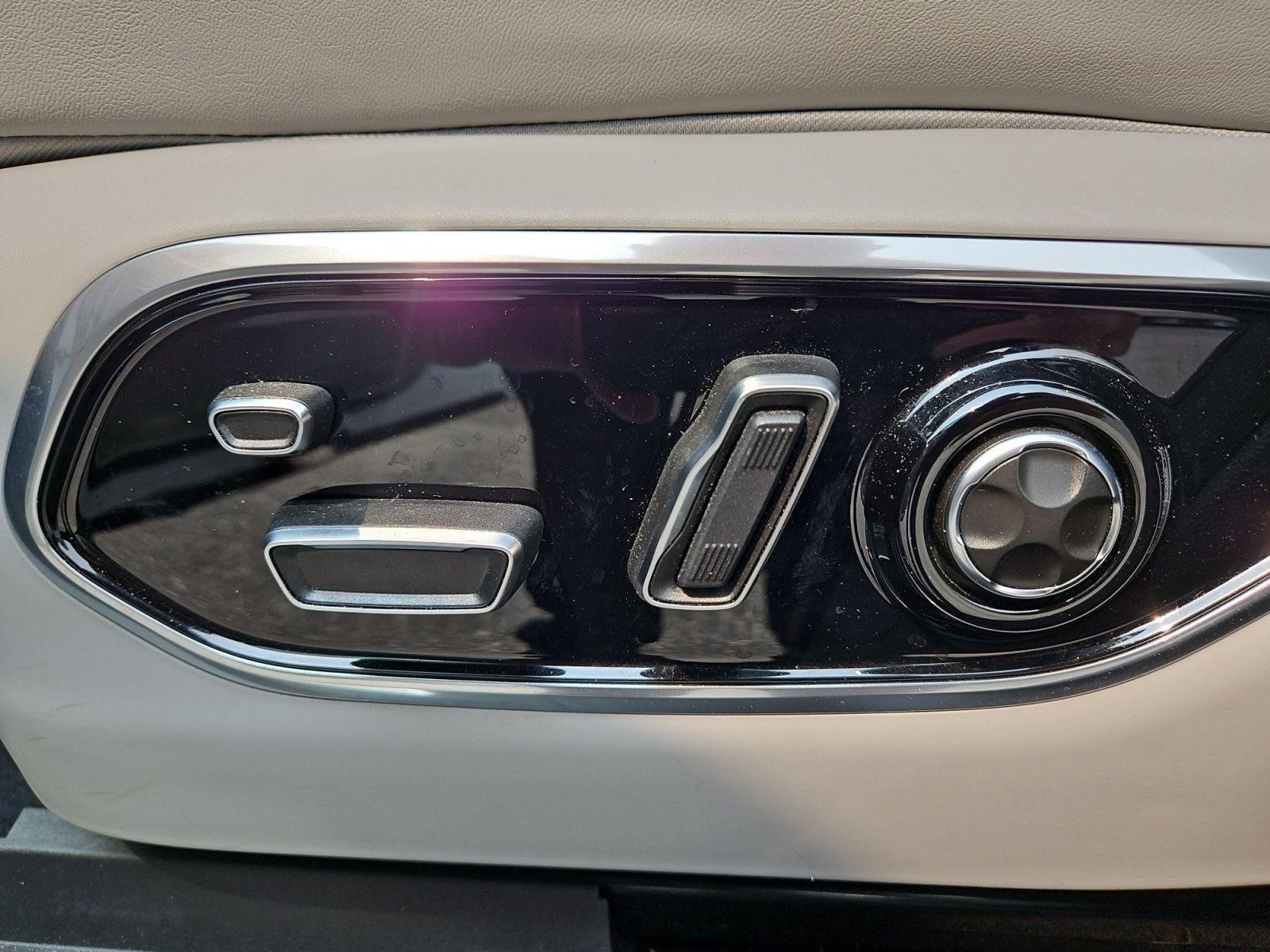 Used 2022 White Jeep Summit image 21
