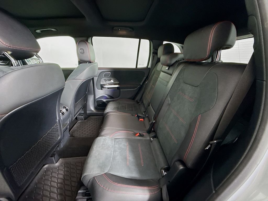 Used 2023 Silver Mercedes-Benz GLB 250 image 21