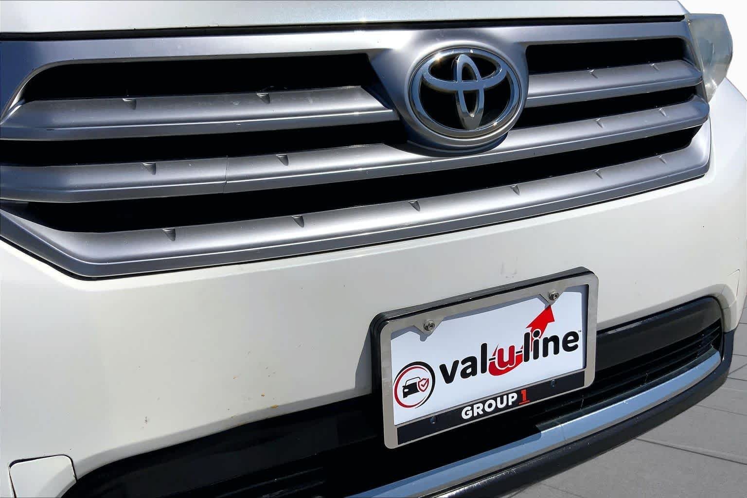 Used 2012 Blizzard Pearl Toyota  image 28