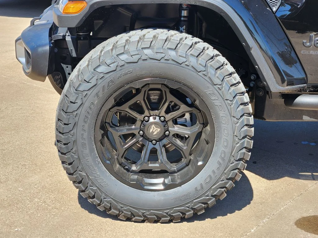 New 2026 Black Clear-Coat Exterior Paint Jeep Sport S image 7
