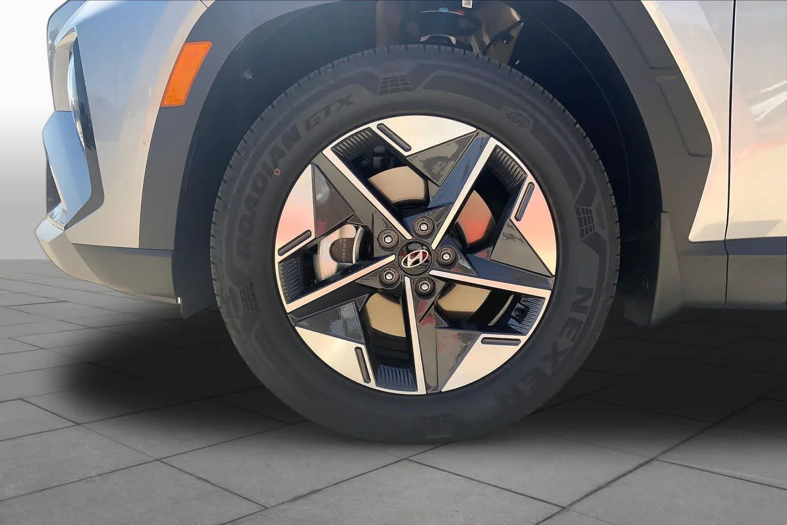 New 2026 Shimmering Silver Hyundai SEL image 11