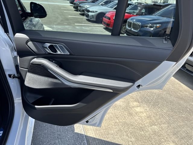 New 2026 Mineral White Metallic BMW sDrive40i image 10