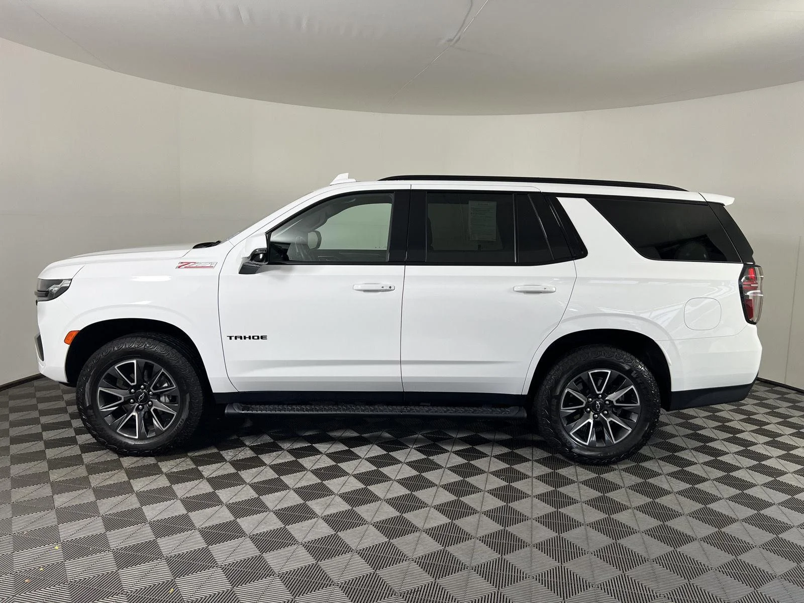 Used 2024 Summit White Chevrolet Z71 image 32