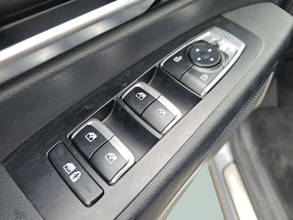 Used 2024 Everlasting Silver Kia SX Prestige image 31
