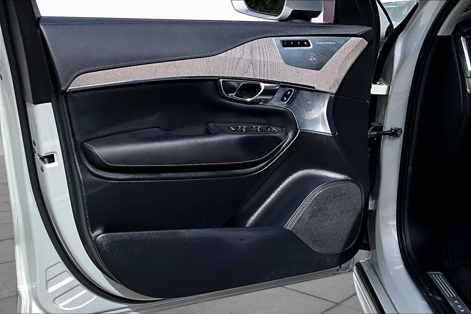 Used 2022 GOLD Volvo Inscription image 26