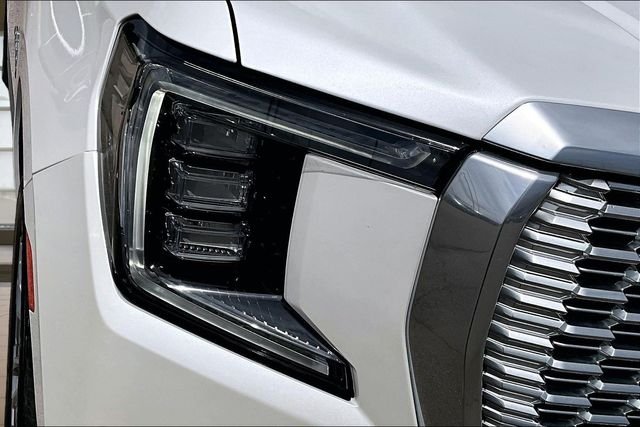 Used 2023 White GMC Denali image 30