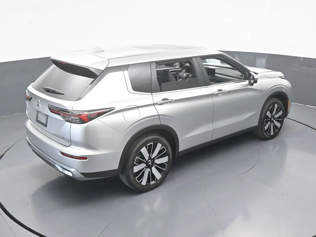 New 2026 Silver Metallic Mitsubishi SE 1.5T 2WD image 54