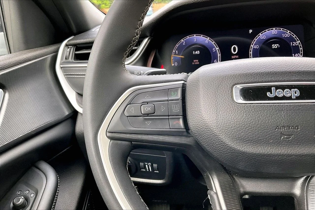 Used 2024 Silver Jeep Altitude image 30