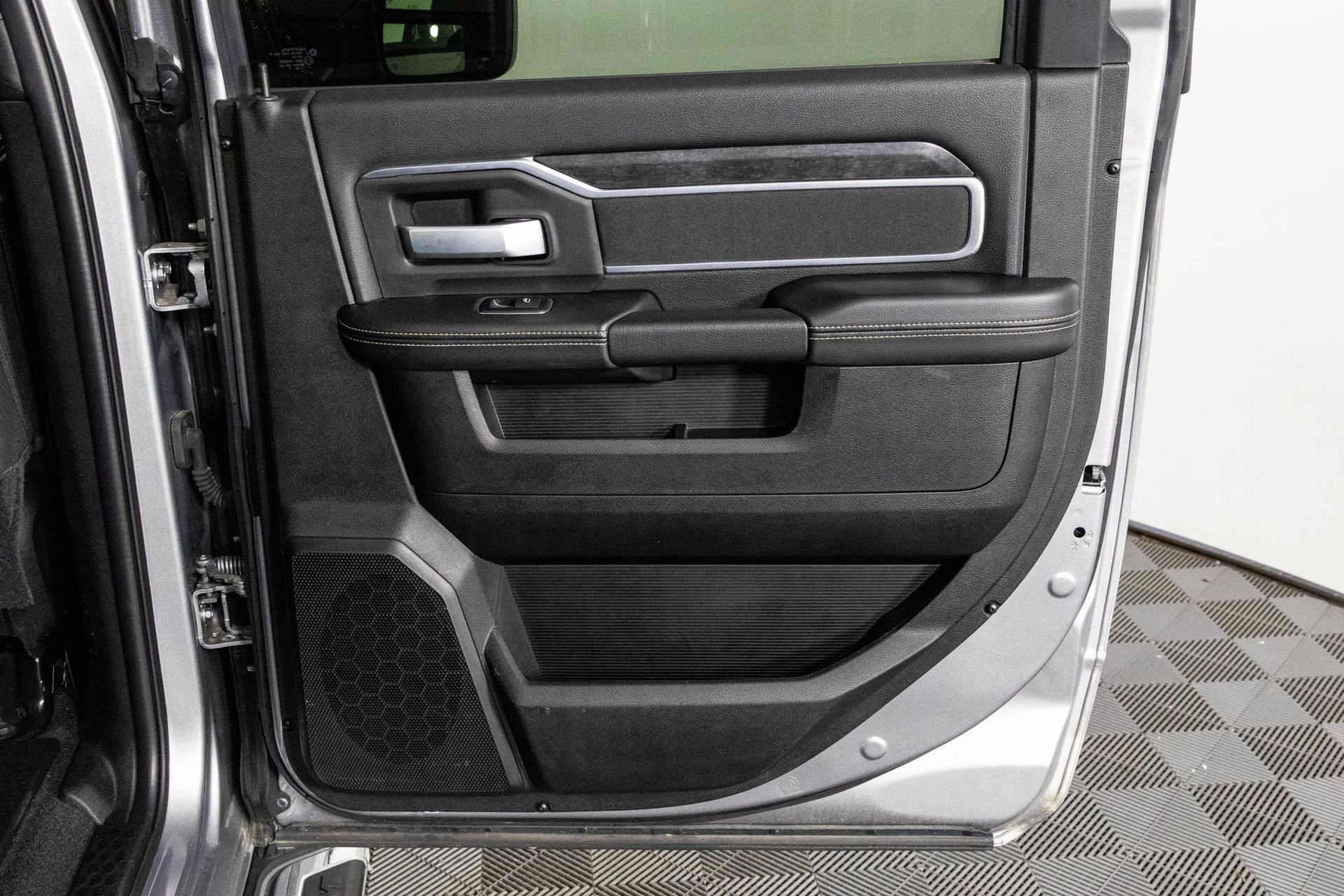 2024 RAM 2500 - Image 35