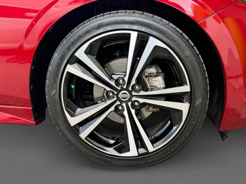 Used 2022 Red Nissan SR image 8