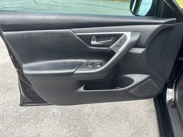 Used 2017 Black Nissan 2.5 S image 14