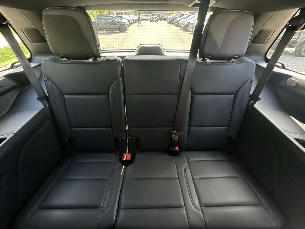Used 2023 White Chevrolet Z71 image 24