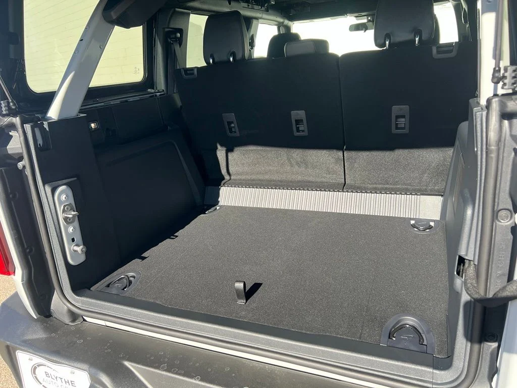 New 2026 Avalanche Gray Ford Big Bend® image 8