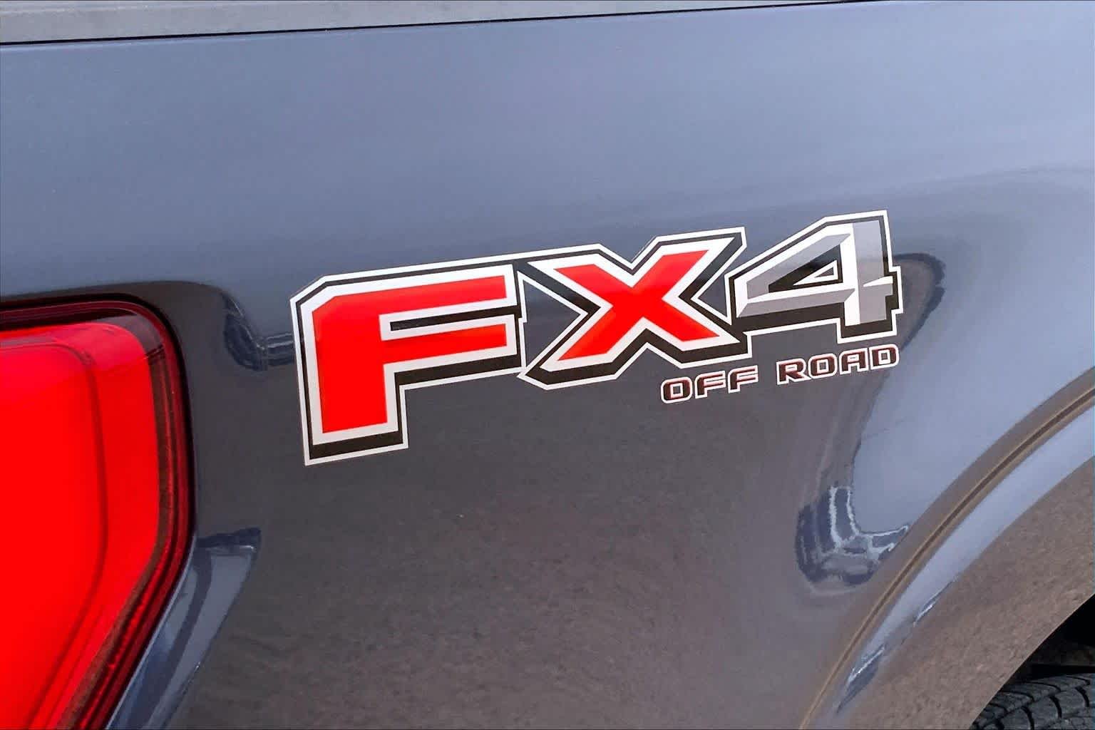 Used 2021 Smoked Quartz Metallic Tinted Clearcoat Ford LARIAT image 10