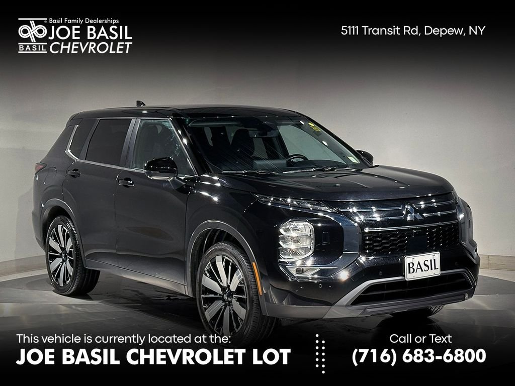 Used 2025 Silver Mitsubishi  image 1