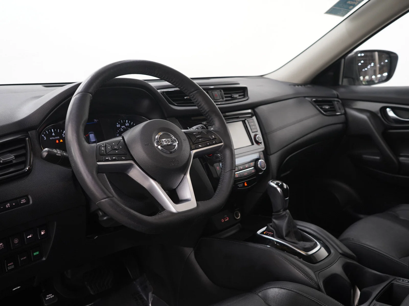 Used 2018 Brilliant Silver Nissan SL image 26