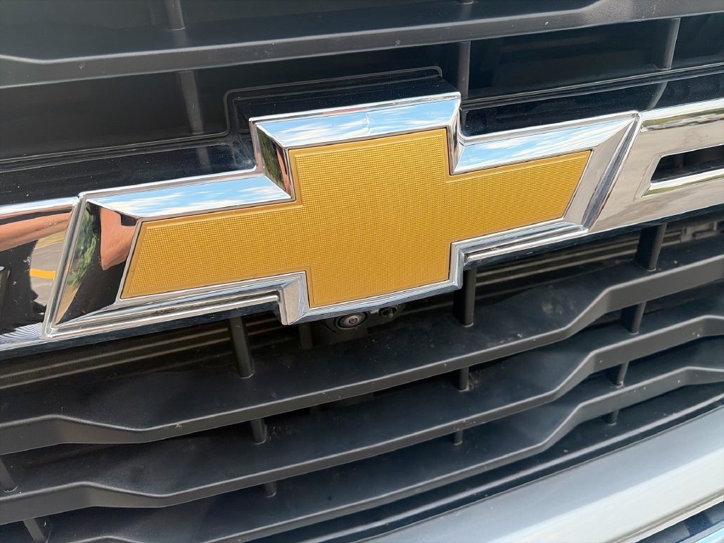 Used 2025 Sterling Gray Metallic Chevrolet LT image 33