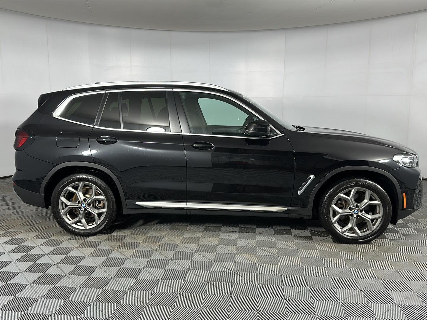 Used 2024 Black Sapphire Metallic BMW xDrive30i image 30