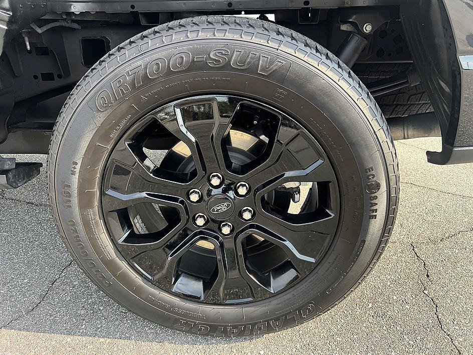 Used 2023 Black Metallic Ford Platinum image 10