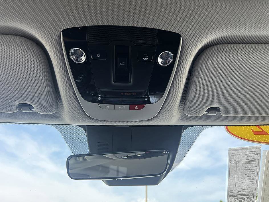 Used 2022 Snow White Pearl Kia EX image 29