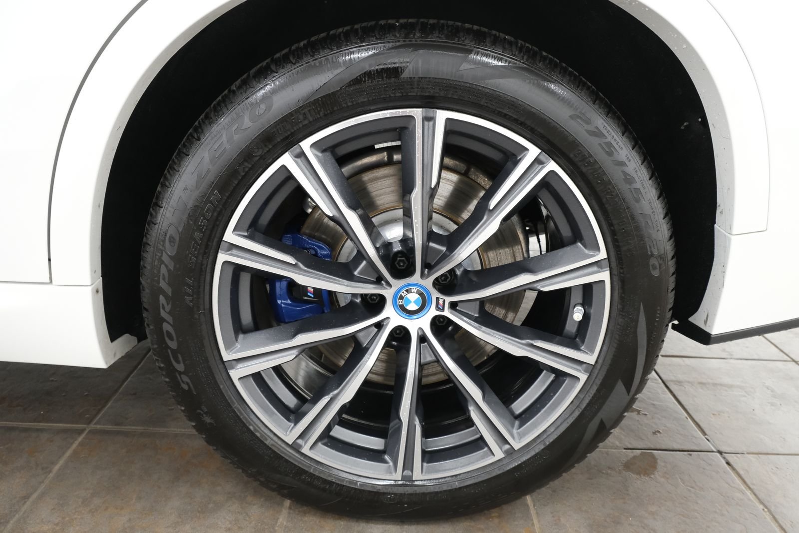 Used 2024 Alpine White BMW xDrive50e image 36