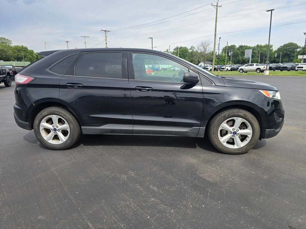Used 2018 Shadow Black Ford SE image 4