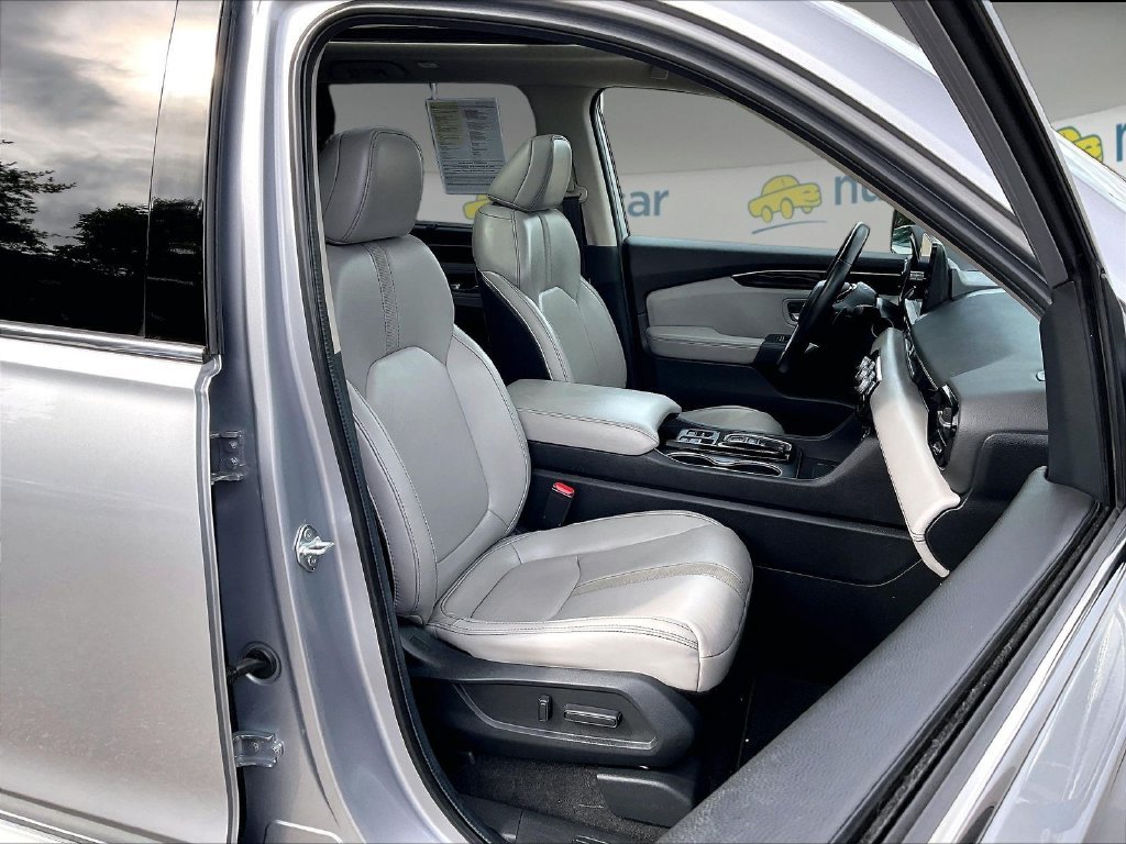 Used 2024 Silver Honda Touring image 11