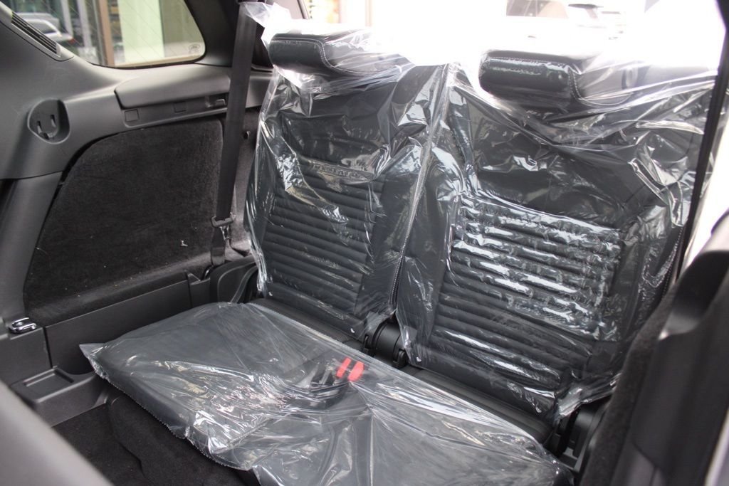 Used 2025 Blue Land Rover Dynamic SE image 35
