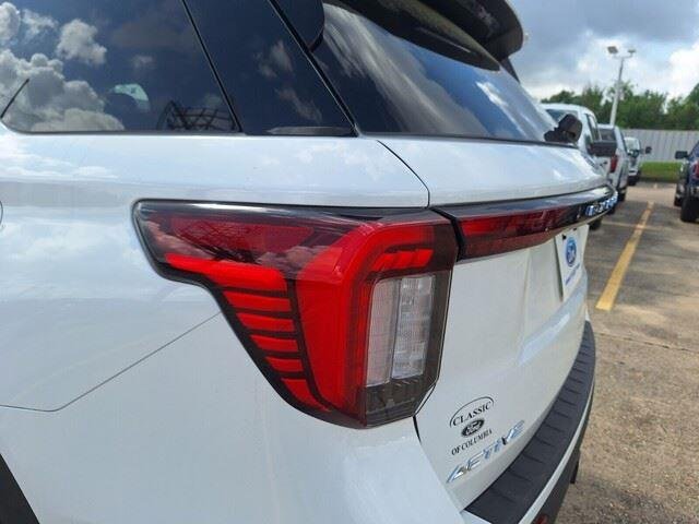 New 2026 Star White Metallic Tri-Coat Ford Active image 27