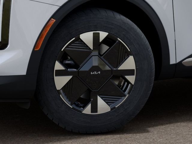 New 2027 Snow White Pearl Kia LX image 9