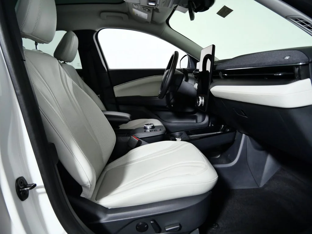 Used 2022 White Ford Premium image 11