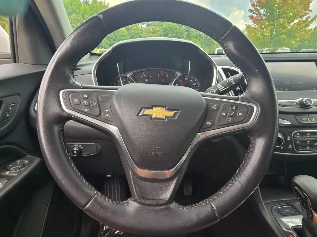 Used 2022 White Chevrolet LT image 23