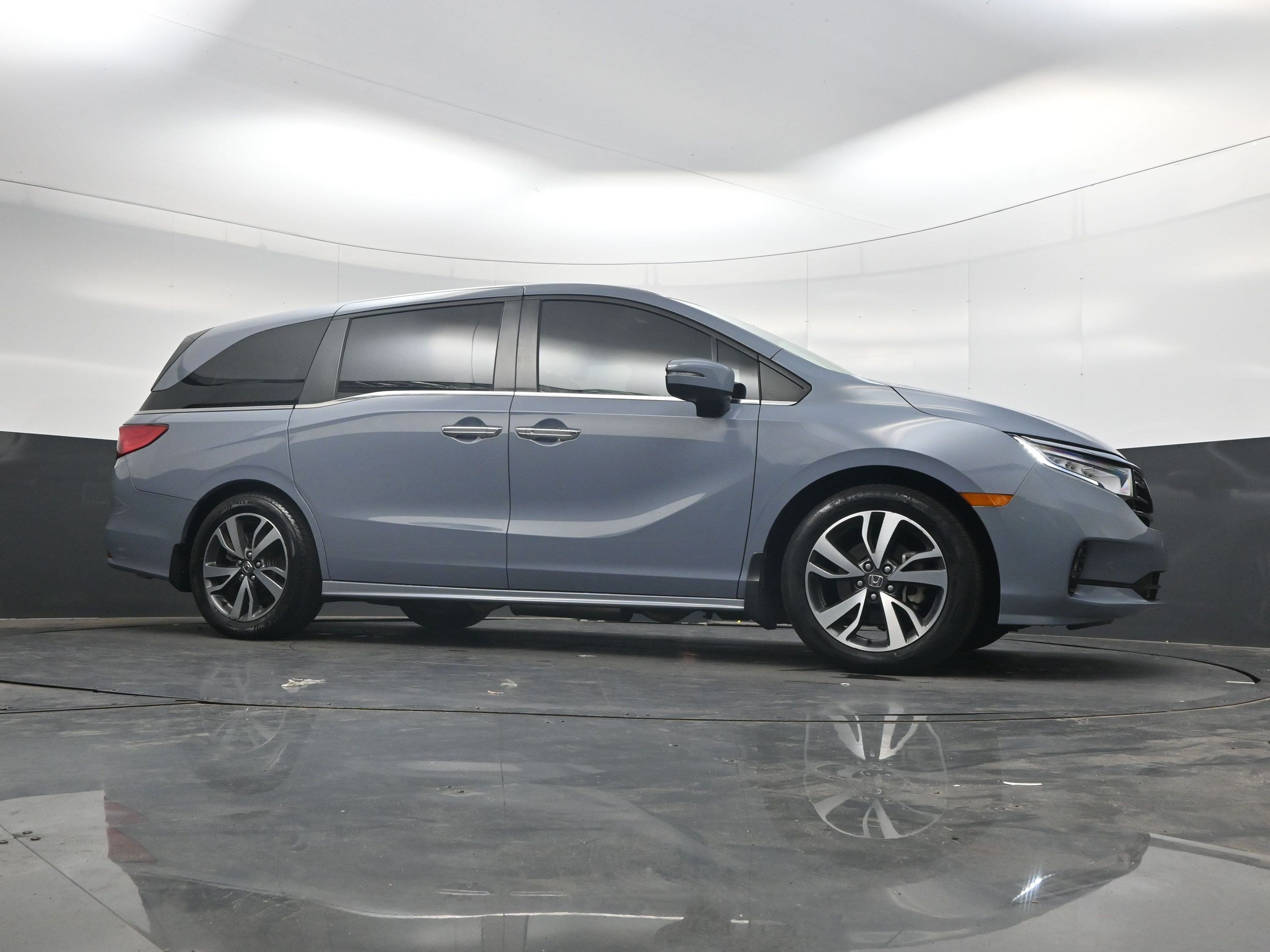 Used 2023 Sonic Gray Pearl Honda Touring image 26