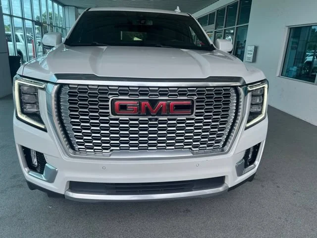 Used 2021 WHITE FROST TRICOAT GMC Denali image 2
