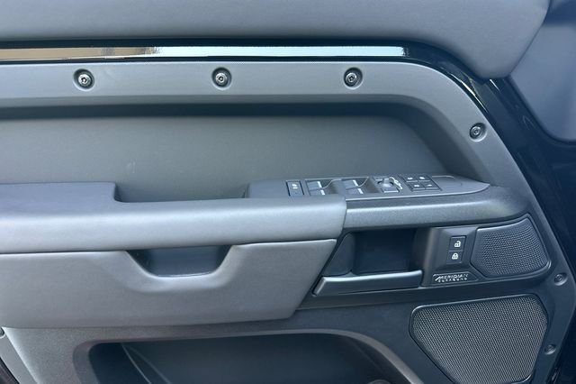 New 2026 Narvik Black Land Rover  image 10
