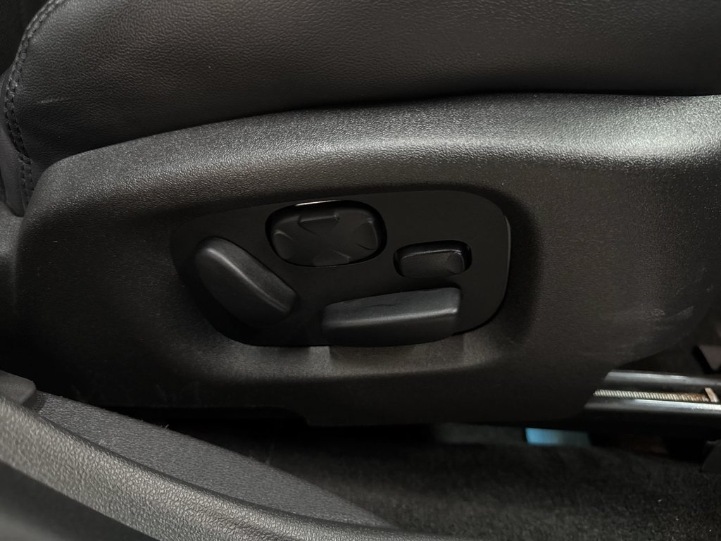 Used 2015 Tuxedo Black Lincoln Base image 32
