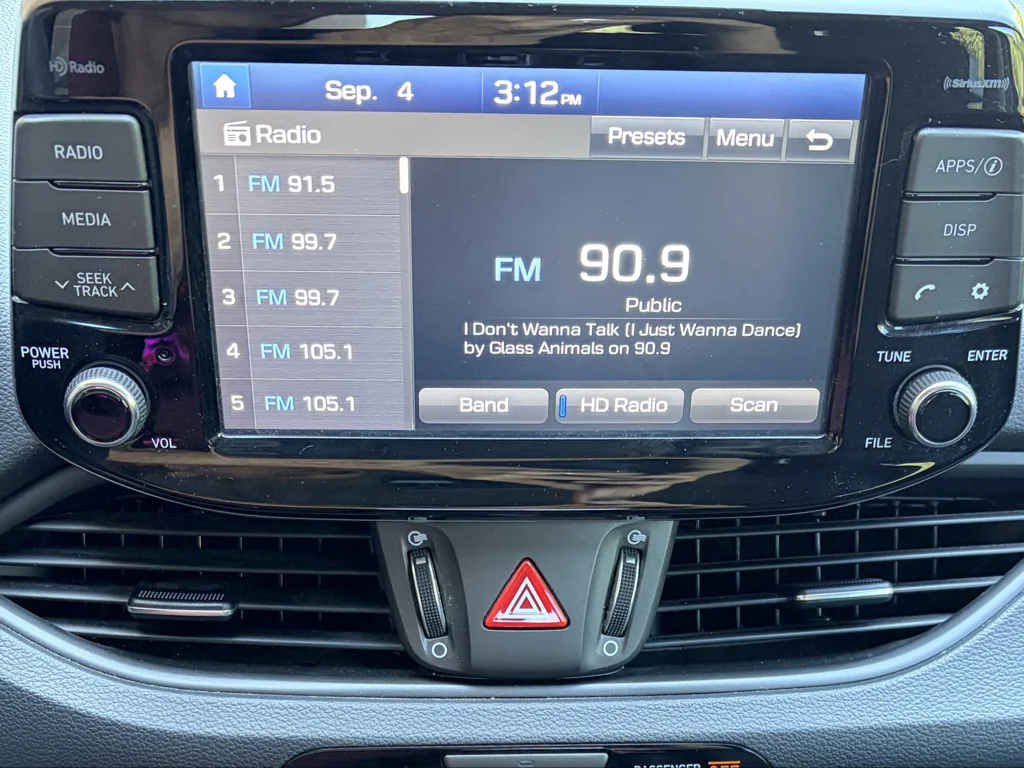 Used 2018 Summit Gray Hyundai Base image 35