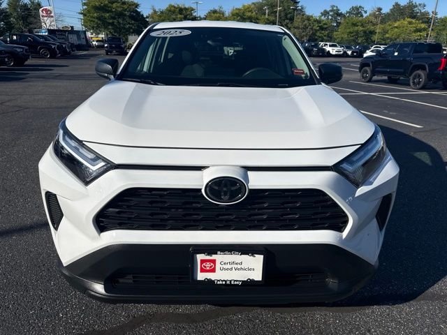 Used 2025 Ice Toyota LE image 7