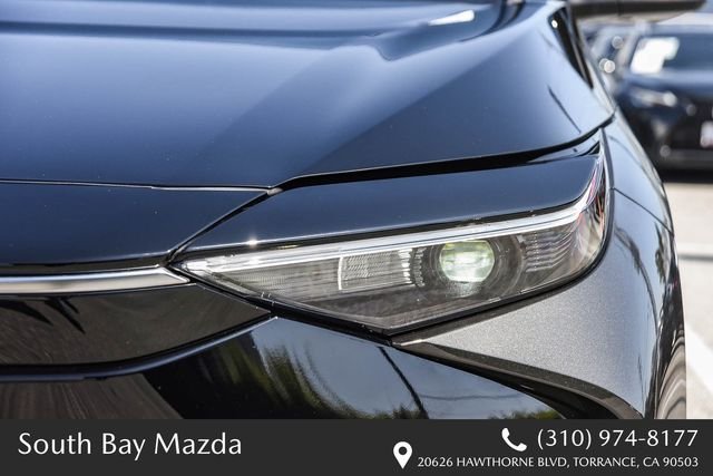 Used 2024  Toyota XLE image 4