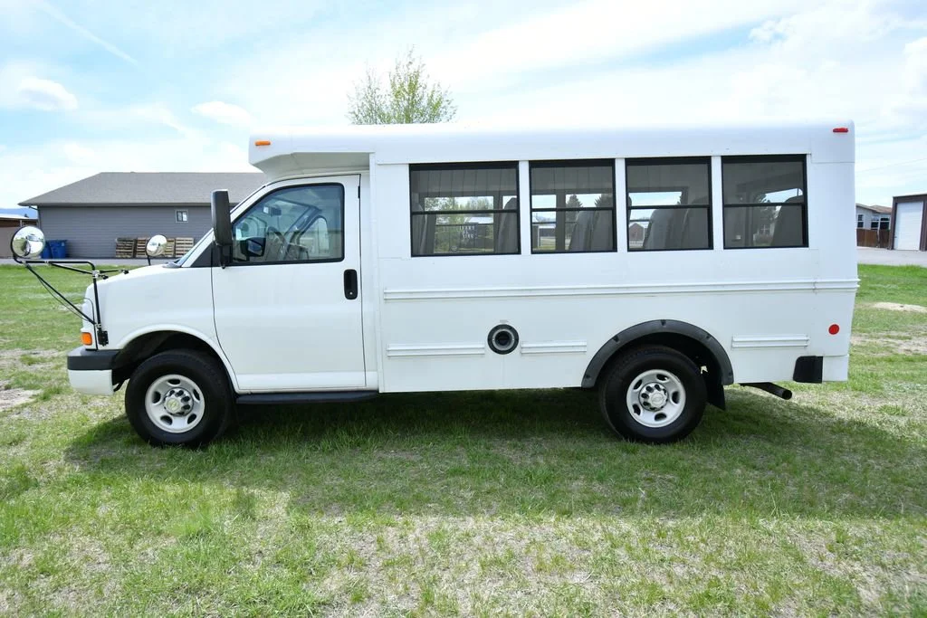 Used 2013 SUMMIT WHITE Chevrolet CUTWAY image 16